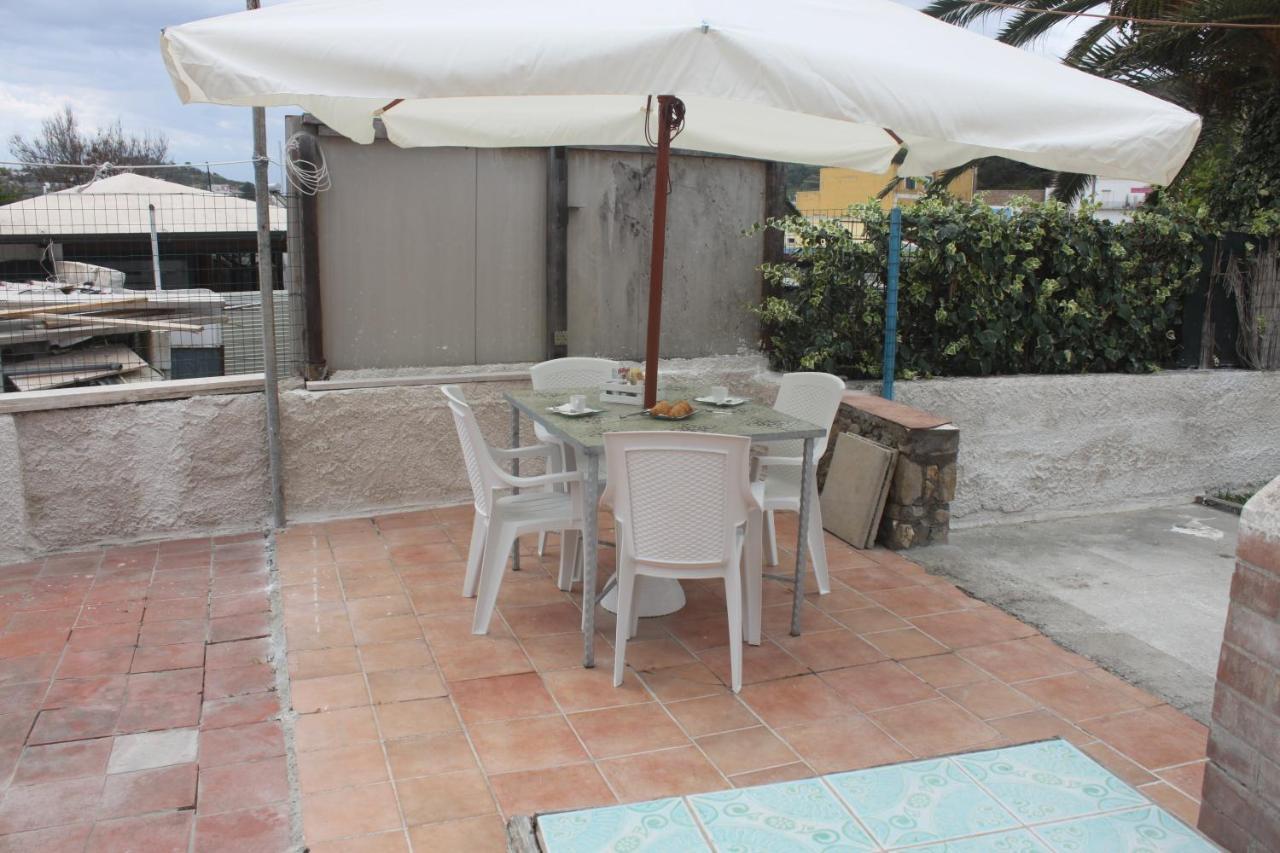 Camere Dieci Maggio- Beb Dory, Nemo, Guizzo Ponza Exterior foto