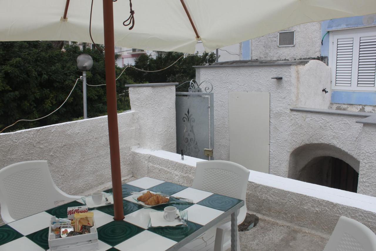 Camere Dieci Maggio- Beb Dory, Nemo, Guizzo Ponza Exterior foto